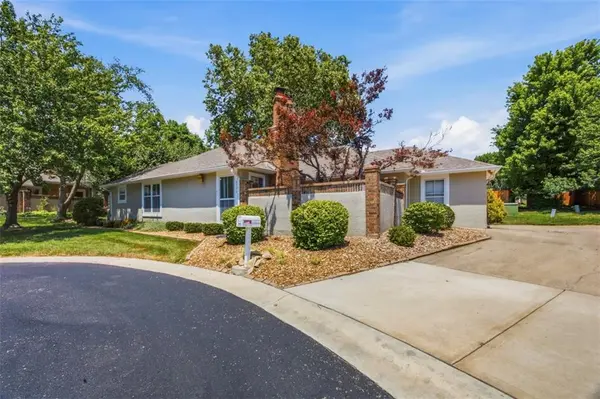 9726 Reeder ST, Overland Park, KS 66214