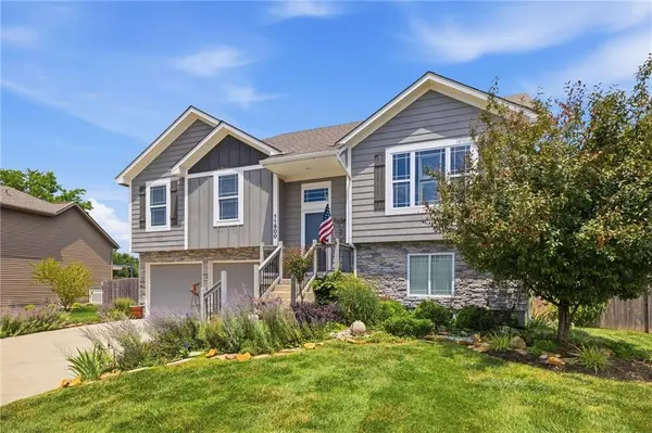 11500 E 207th CIR, Peculiar, MO 64078