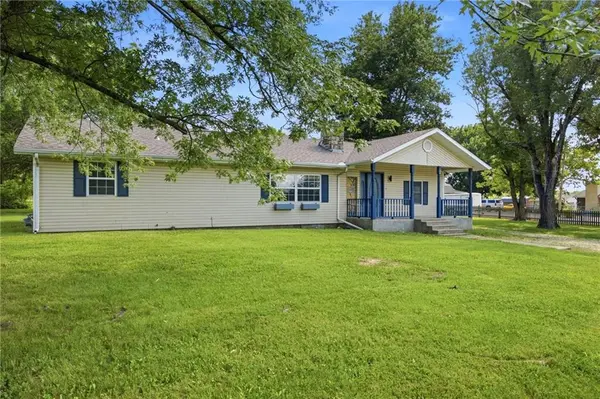 2278 Jayhawk RD, Fort Scott, KS 66701