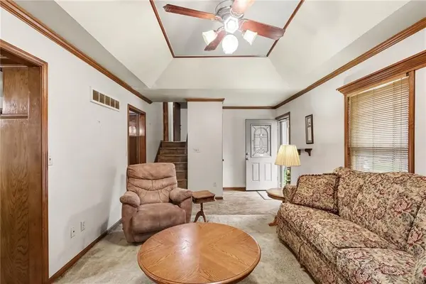 605 SE Westwind DR, Lee's Summit, MO 64063
