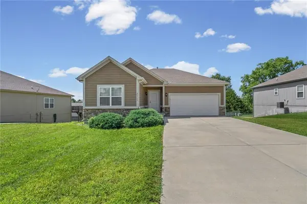 26165 W 141st CT, Olathe, KS 66061