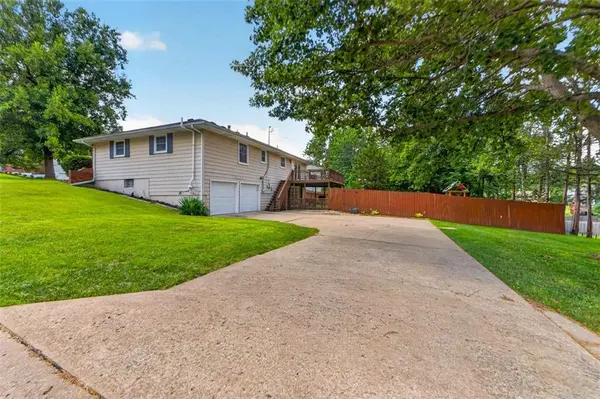 9200 Wyandotte ST, Kansas City, MO 64114