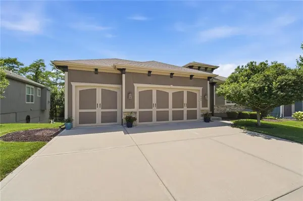 404 SE Mill Creek DR, Lee's Summit, MO 64063