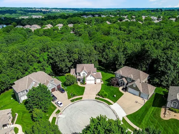 14480 NW 64th TER, Parkville, MO 64152