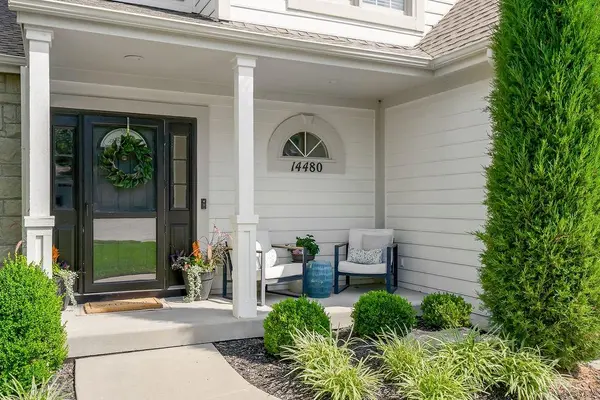 14480 NW 64th TER, Parkville, MO 64152