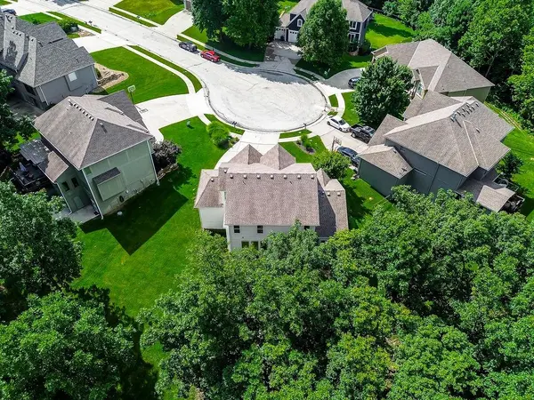 14480 NW 64th TER, Parkville, MO 64152