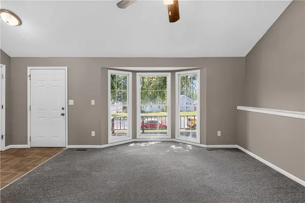 2314 Cambridge ST, Leavenworth, KS 66048