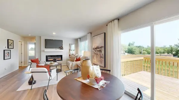 2103 Creek View LN, Raymore, MO 64083
