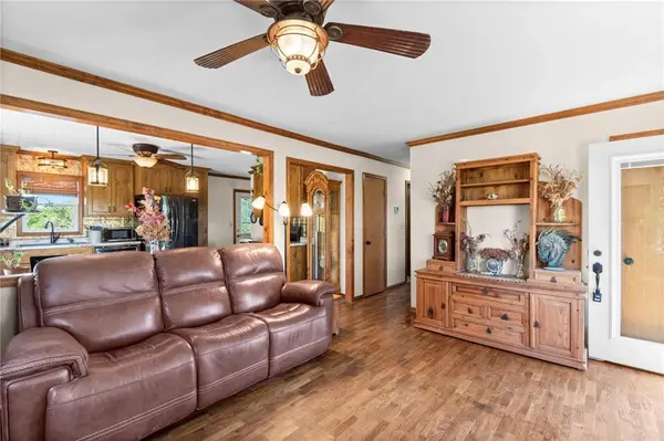 8235 NW Kidder RD, Kidder, MO 64649