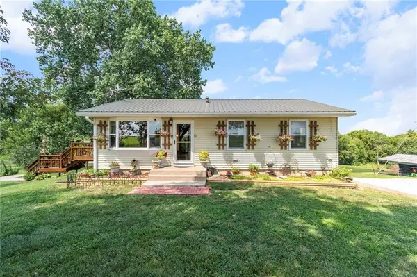 8235 NW Kidder RD, Kidder, MO 64649