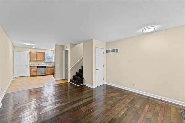 921 N Jan-Mar DR, Olathe, KS 66061