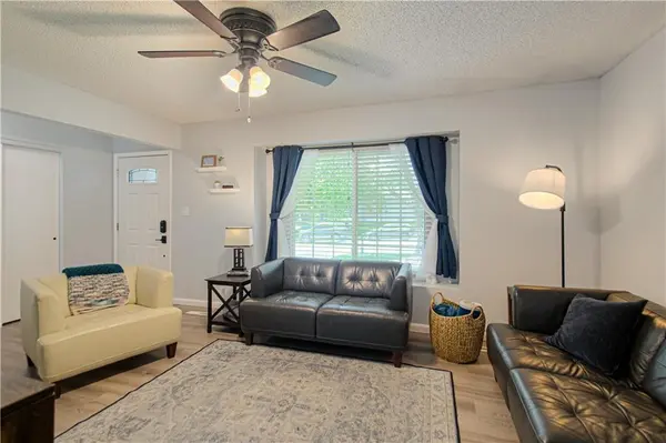 209 SW Palo DR, Blue Springs, MO 64014
