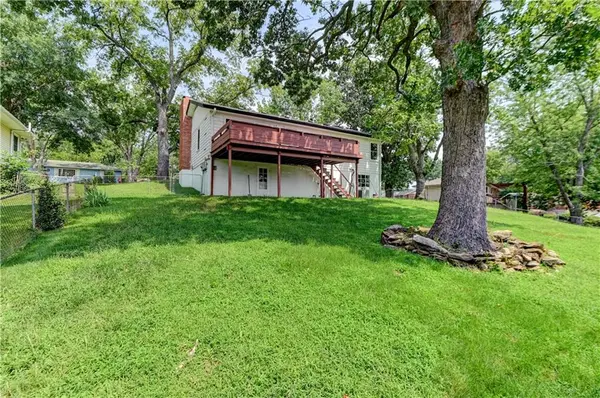 2820 Berry LN, Independence, MO 64057