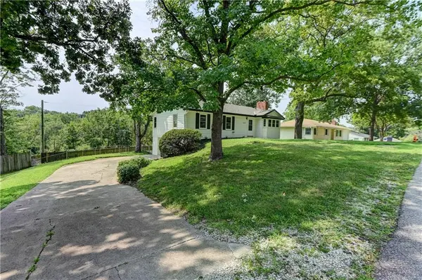 2820 Berry LN, Independence, MO 64057