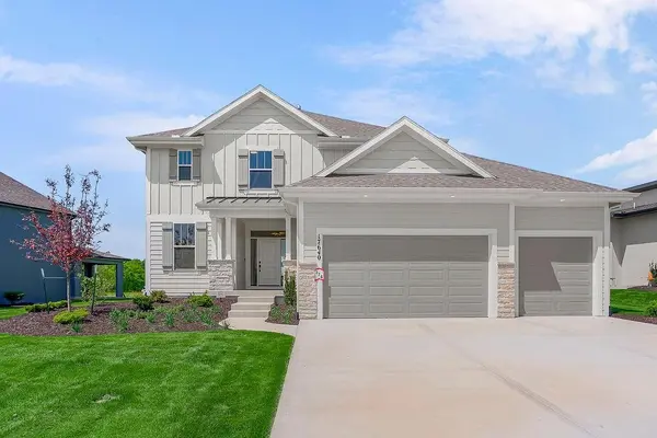 2305 W 176th PL, Overland Park, KS 66085