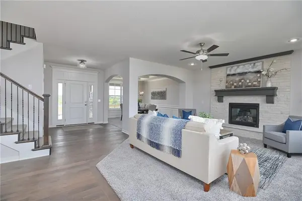 6030 Arapahoe DR, Shawnee, KS 66226