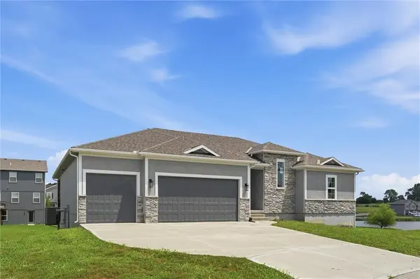 1114 SW Crabtree CIR, Oak Grove, MO 64075