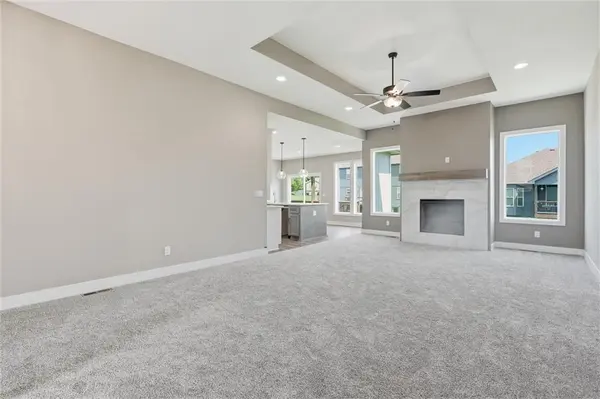 1114 SW Crabtree CIR, Oak Grove, MO 64075
