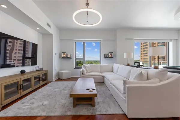 4950 Central ST #906, Kansas City, MO 64112
