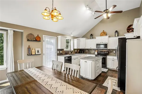 8005 NE 111th ST, Kansas City, MO 64157
