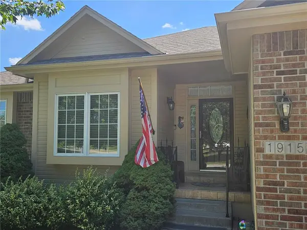 1915 Meadowlark DR, Raymore, MO 64083