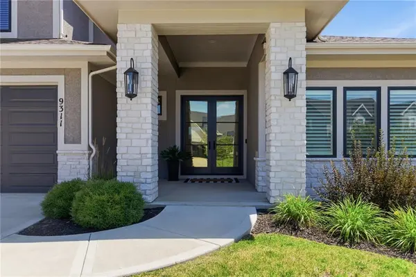 9311 W 168th TER, Overland Park, KS 66085