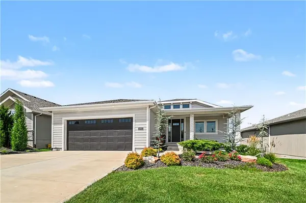 4002 W 158th TER, Overland Park, KS 66224