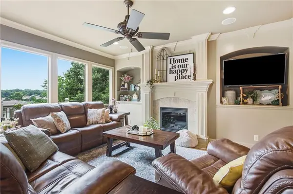 138 S Shore DR, Lake Winnebago, MO 64034