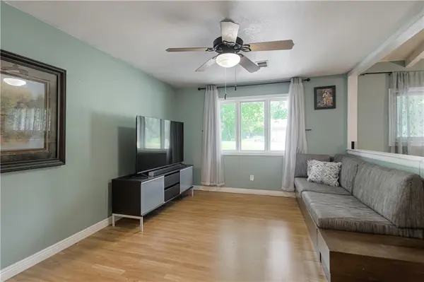 9409 E 69th ST, Raytown, MO 64133