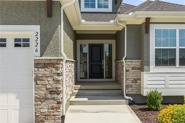 2226 SW Heartland CT, Lee's Summit, MO 64082