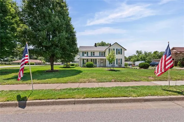 11815 Johnson DR, Shawnee, KS 66203