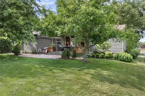 4631 W 61st ST, Fairway, KS 66205