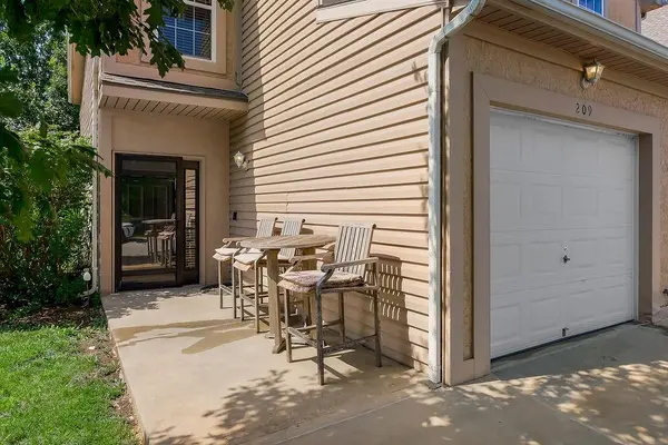 209 N 6th TER, Louisburg, KS 66053