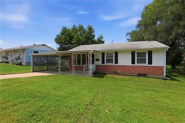 5206 Palmer DR, Kansas City, MO 64129
