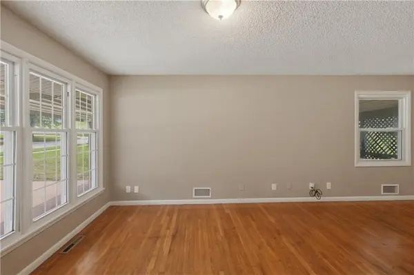 5206 Palmer DR, Kansas City, MO 64129