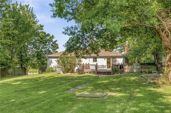 8301 Clare RD, Lenexa, KS 66227