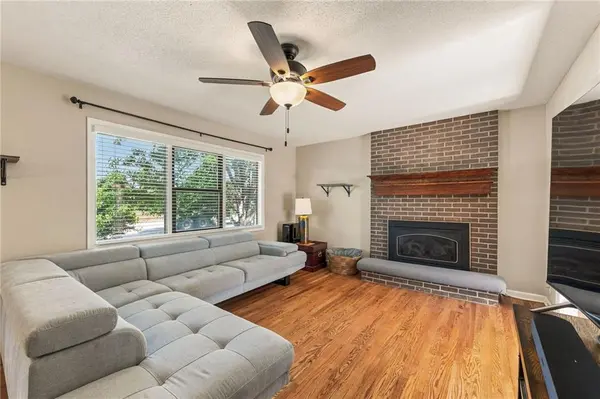 8301 Clare RD, Lenexa, KS 66227