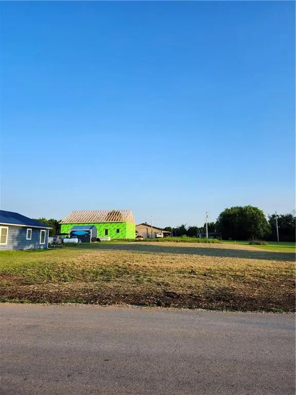 42 S Linn Valley DR, Linn Valley, KS 66040