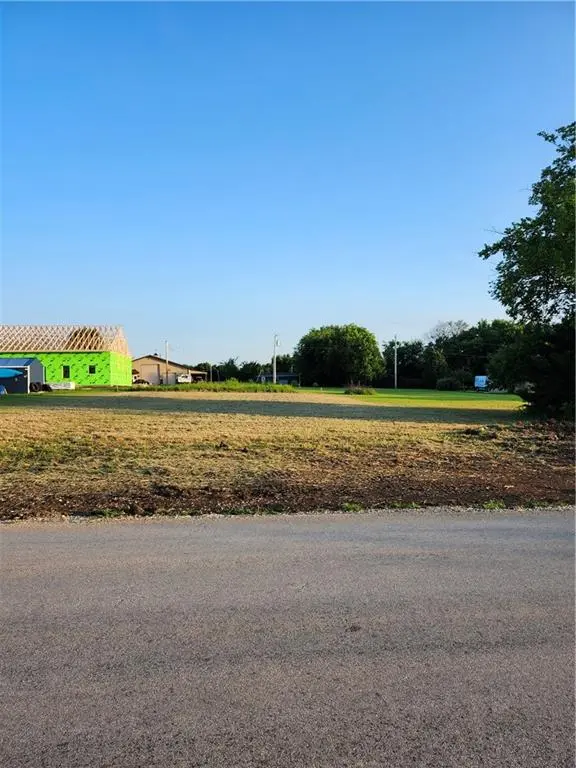 42 S Linn Valley DR, Linn Valley, KS 66040