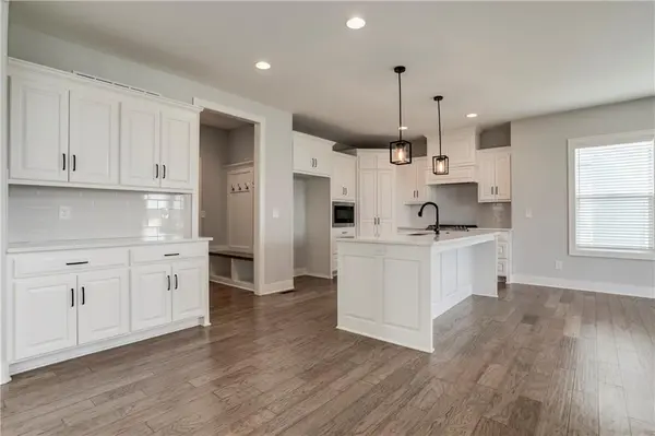 16951 S Hunter ST, Olathe, KS 66062