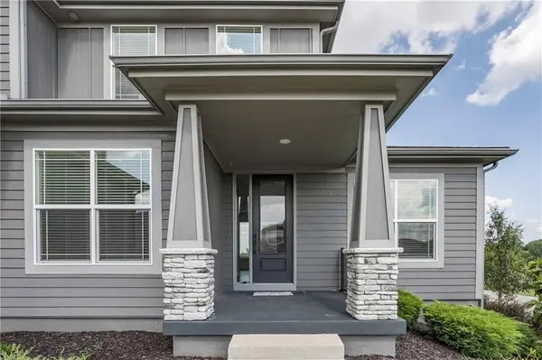 16951 S Hunter ST, Olathe, KS 66062