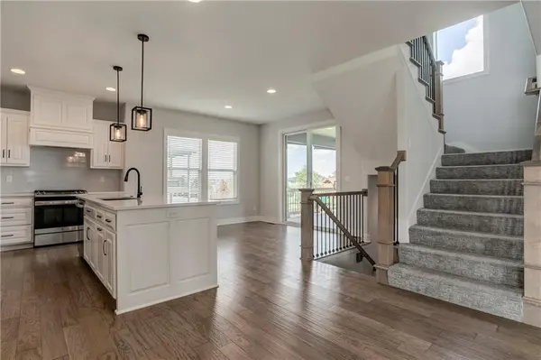 16951 S Hunter ST, Olathe, KS 66062