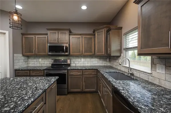 1802 VERBENA AVE, Greenwood, MO 64034