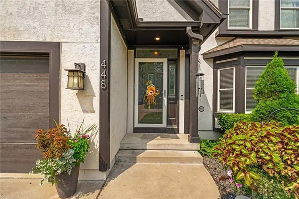 448 SE Youngston LN, Lee's Summit, MO 64063