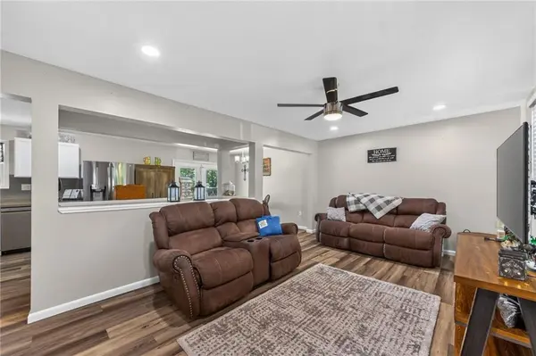 504 SE 19TH ST, Oak Grove, MO 64075