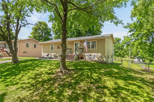 504 SE 19TH ST, Oak Grove, MO 64075