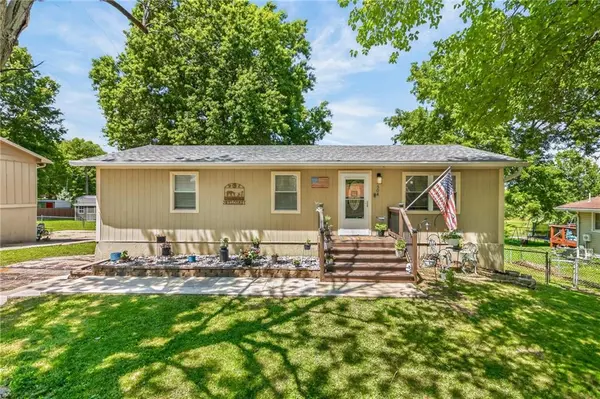504 SE 19TH ST, Oak Grove, MO 64075