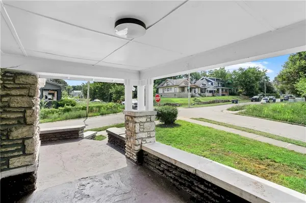 2420 E 42nd ST, Kansas City, MO 64130