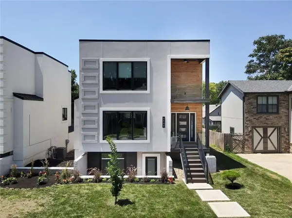 4544 Bell ST, Kansas City, MO 64111