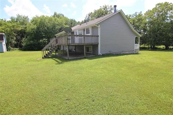 23715 S Chadwick DR, Peculiar, MO 64078